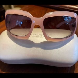 Pink Chanel sunglasses with case. Vintage. Mother of pearl interlocking Cs.